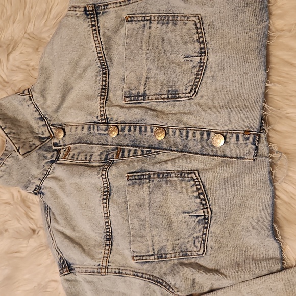 ZARA CROPPED DENIM JACKET SIZE MEDIUM - Picture 2 of 5
